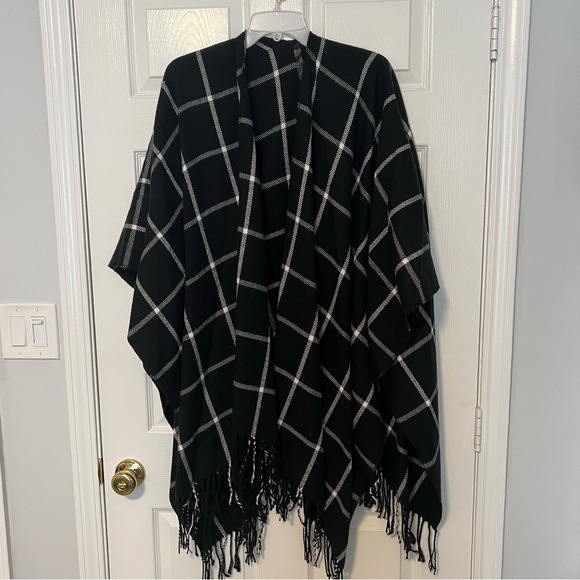 Urban Outfitters Black Plaid Poncho - Picture 1 of 4